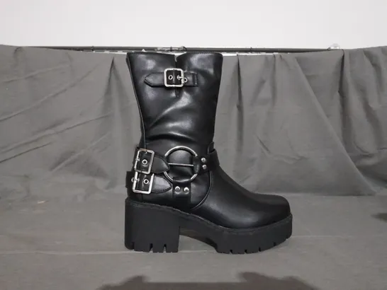 PAIR OF KOI ZIP UP BOOTS IN BLACK SIZE 5 