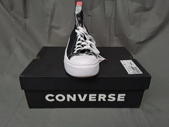 BOXED PAIR OF CONVERSE SHOES IN BLACK/WHITE UK SIZE 6.5