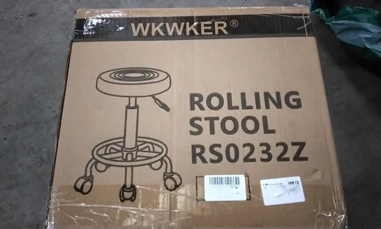 BOXED WKWKER ROLLING STOOL