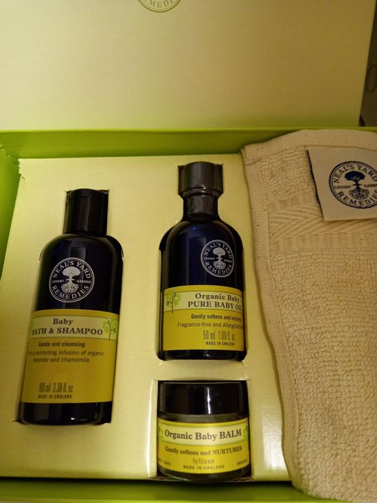 NEAL'S YARD REMEDIES - BABY WASH KIT