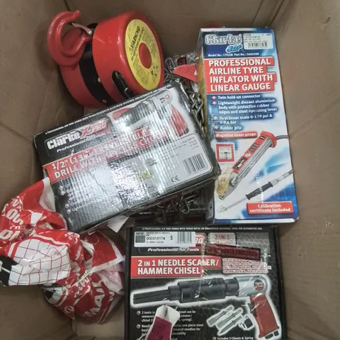 BOX OF VARIOUS TOOLS TO INCLUDE CHAIN BLOCK CHAIN, REVERSIBLE DRILL WITH KEYLESS CHUCK, 2 IN 1 NEEDLE SCALER/ HAMMER CHISEL ETC.