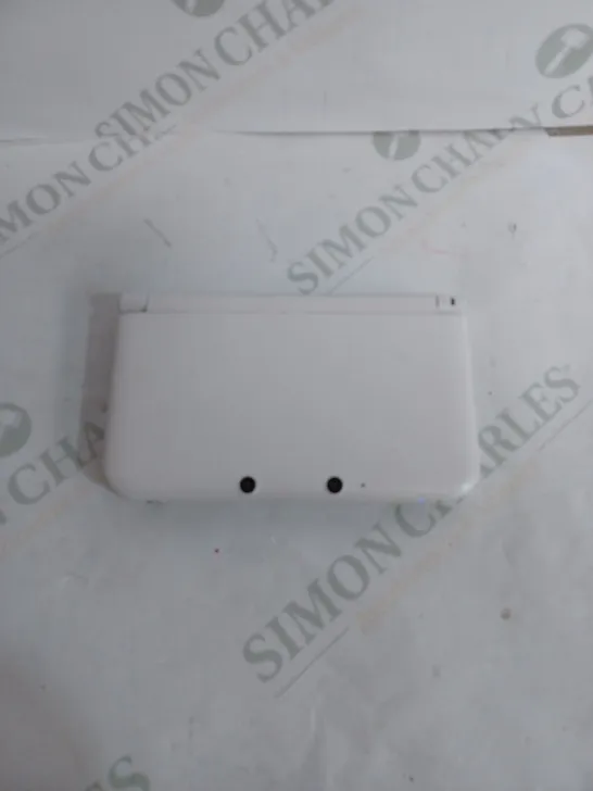 NINTENDO 3DS XL IN WHITE