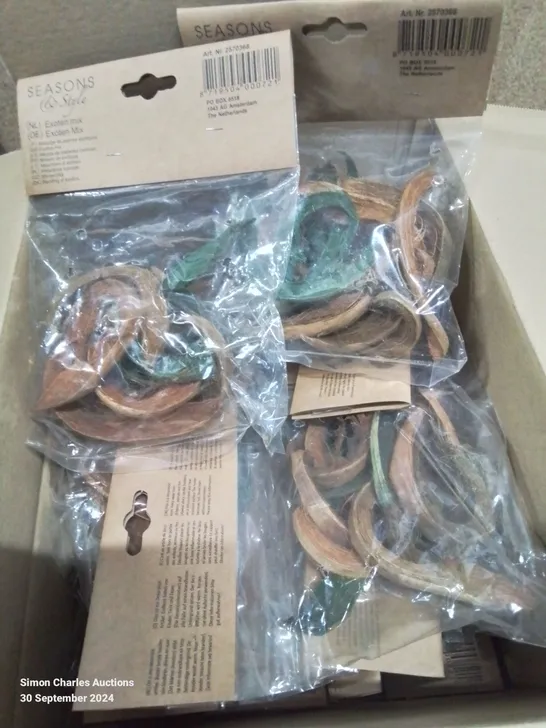 BOX CONTAINING LARGE NUMBER OF BAGGED AND SEALED NATURAL TABLE DECORATION