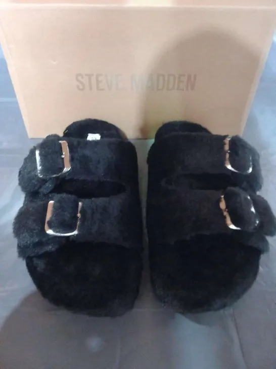 BOXED STEVE MADDEN AROUND BLACK FLATS SIZE 37