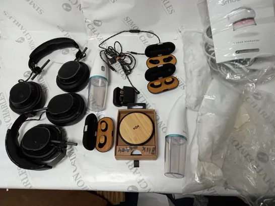 LOT OF 11 ASSORTED TECH ITEMS TO INCLUDE EARPHONES, HOMEDICS SMOOTHEE AND WIRELESS CHARGER