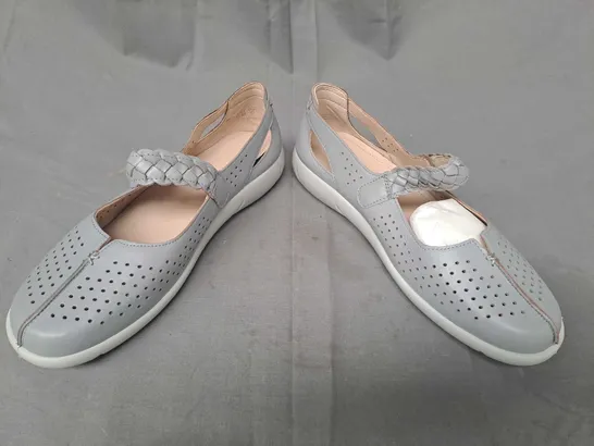 BOXED PAIR OF HOTTER SHOES IN PEBBLE GREY UK SIZE 9