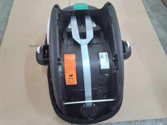 UNBOXED CYBEX SILVER CAR SEAT ON CYBEX ATONB2 I-SIZE BASE