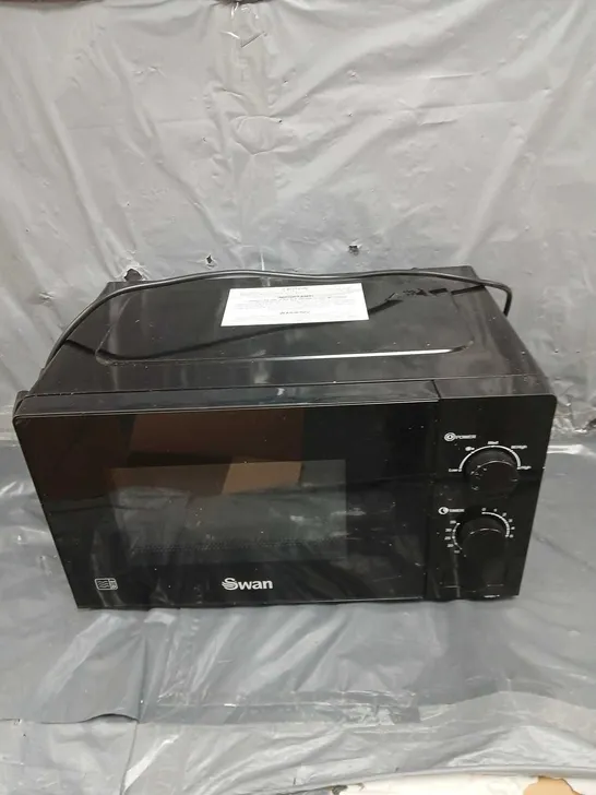 BOXED SWAN 20L 700W MANUAL MICROWAVE - BLACK  RRP £54