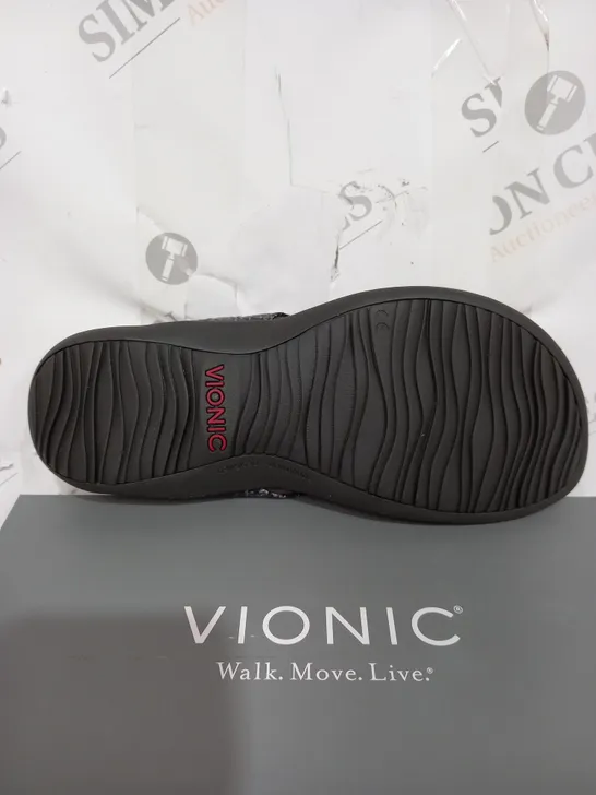 BOXED PAIR OF VIONIC REST LUCIA SANDALS IN SLATE SIZE 6