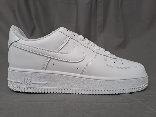 PAIR OF NIKE AIR FORCE 1 '07 SHOES IN WHITE UK SIZE 7.5