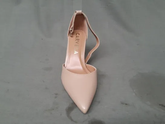 BOXED PAIR OF CARVELA POINTED TOE BLOCK HEEL SHOES IN BLUSH SIZE EU 36