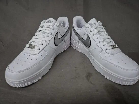 BOXED PAIR OF NIKE WOMEN'S AIR FORCE 1 '07 ESS SHOES IN WHITE/METALLIC SILVER UK SIZE 6