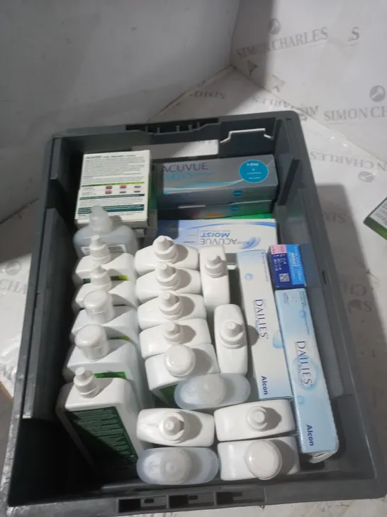 BOX OF APPROXIMATELY 40 ASSORTED CONTACT LENSES AND EYE TREATMENT TO INCLUDE ACUVUE OASYS, EASY VISION AND BIO TRUE