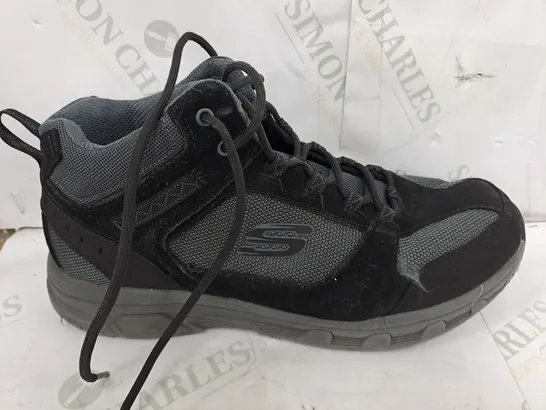 PAIR OF BOXED SKETCHERS LACE BOOT BLACK, UK SIZE 11