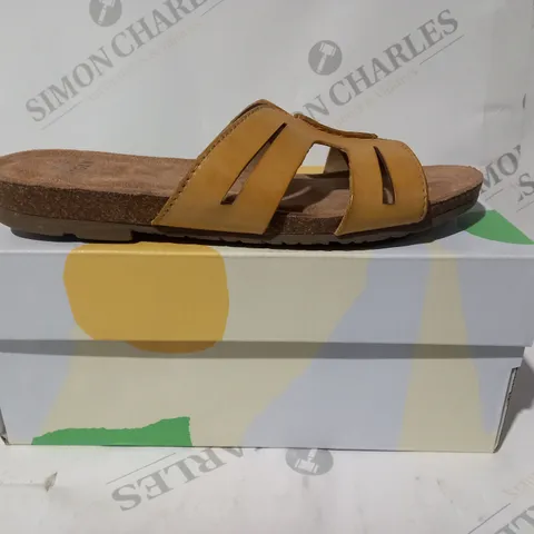 BOXED PAIR OF EARTH ORIGINS OPEN TOE SANDALS IN TAN UK SIZE 3