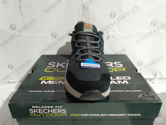 BOXED PAIR OF SKECHERS GO WALK OUTDOOR SHOES NAVY UK SIZE 10