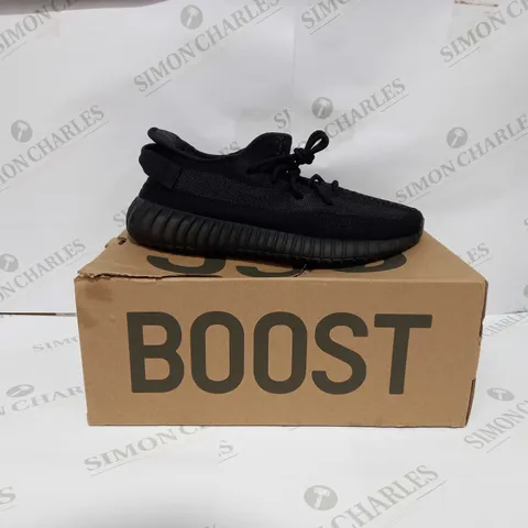 YEEZY BOOST 350 V2 IN BLACK - UK 11