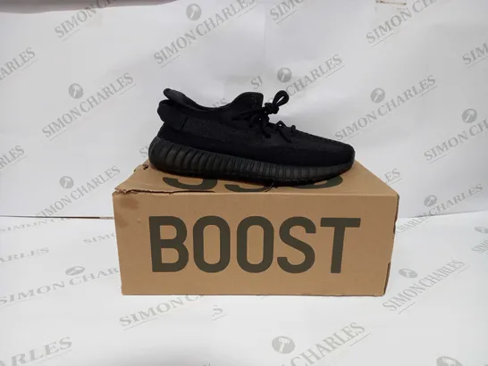 YEEZY BOOST 350 V2 IN BLACK - UK 11