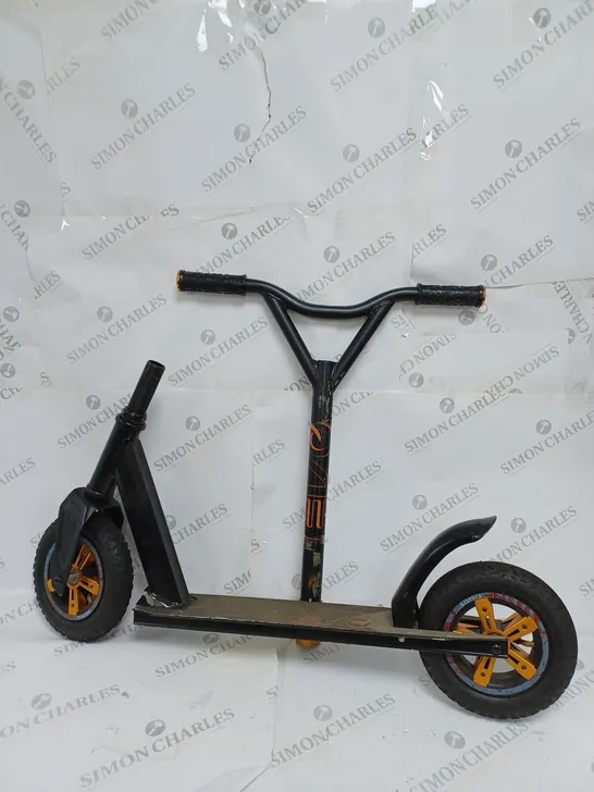 EVO BIG WHEEL SCOOTER IN BLACK AND ORANGE 