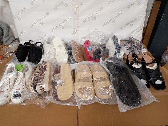 LOT OF 10 PAIRS OF TRAINERS IN VARIOUS SIZES AND STYLES TO INCLUDE LILLEY JEWELLED SANDALS, PAPAYA BLACK HEELS, AND LYNFIELD FASHION METALIC SNEAKER ETC.