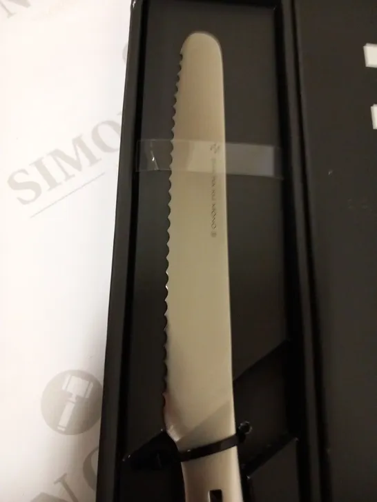 BRAND NEW BOXED SHA RA KU MONO MOLYBDENUM VANADIUM STEEL FJ-05 17.5CM BREAD KNIFE