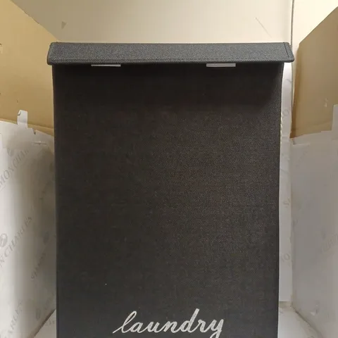 COLLAPSABLE LAUNDRY HAMPER. 