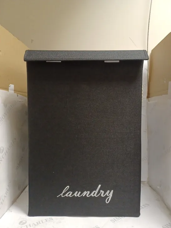 COLLAPSABLE LAUNDRY HAMPER. 