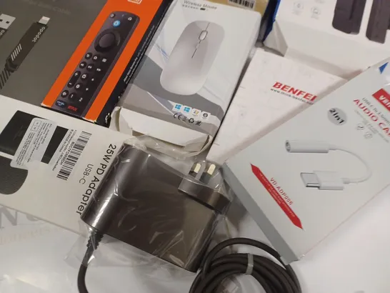 LOT OF ASSORTED TECH ITEMS TO INCLUDE FIRE TV REMOTE, WI-FI EXTENDER AND USB-C 20W POWER ADAPTER