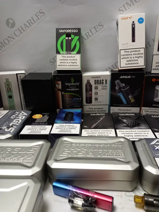 LOT OF APPROX 28 E-CIGARETTE PRODUCTS TO INCLUDE INTELLICHARGER I8 , VAPORESSO XROS 3 MINI , VOOPOO DRAG X , ETC