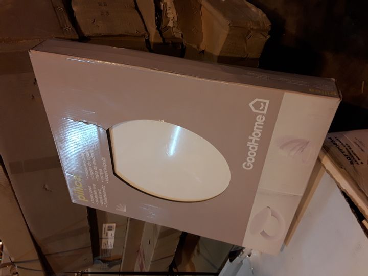 Lot 628: BOXED PILICA TOILET SEAT - Simon Charles Auctioneers