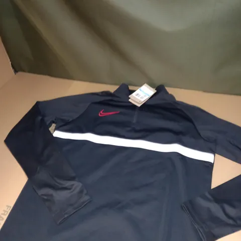 MENS 1/4 ZIPPED NIKE SHIRT SIZE M