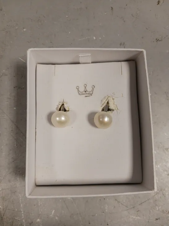 ISLE OF WIGHT PEARL STUD EARRINGS 