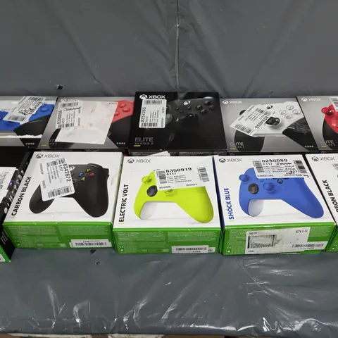 BOX OF APPROXIMATELY 10 XBOX GAME CONTROLLERS TO INCLUDE SERIES 2 AND VICTRIX 