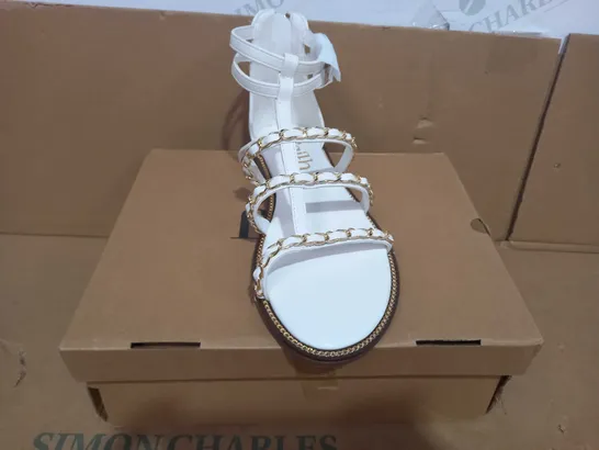 BOXED PAIR OF FAITH SANDALS IN WHITE WITH GOLD EFFECT CHAINS UK SIZE 6