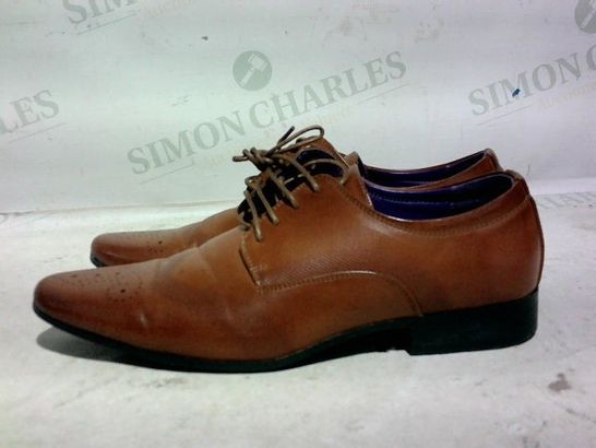 BOXED PAIR OF CHARLES SOUTHWELL SHOES (CROMPTON, TAN BROWN LEATHER), SIZE 8 UK