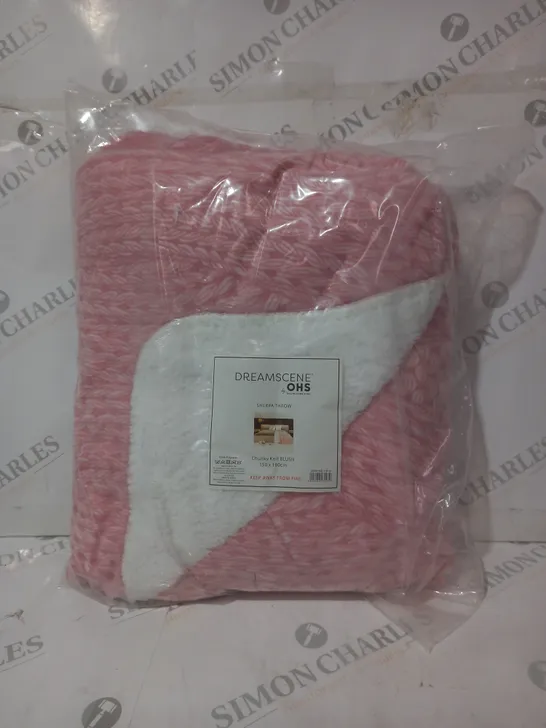 DREAMSCENE BY OHS CHUNKY KNIT SHERPA THROW IN BLUSH