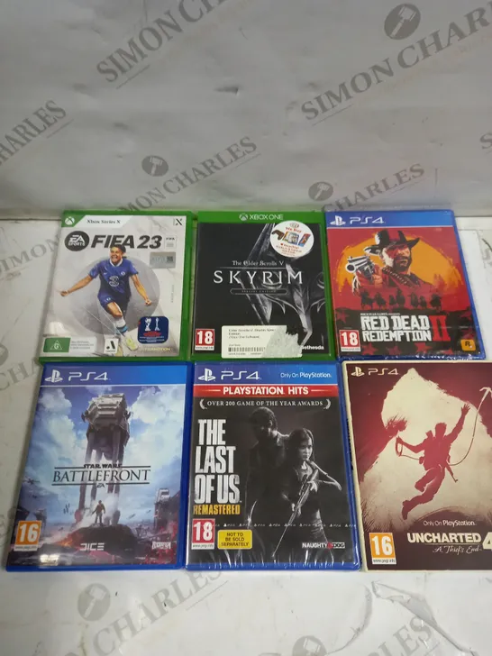 BOX OF APPROXIMATELY 15 ASSORTED VIDEO GAMES FOR VARIOUS CONSOLES TO INCLUDE UNCHARTED 4, RED DEAD REDEMPTION 2, SKYRIM ETC 