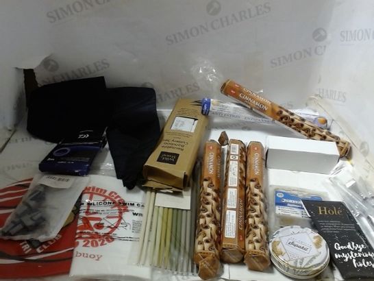 LOT OF ASSORTED HOUSEHOLD ITEMS TO INCLUDE; INCENSE STICKS, BAMBOO CUTLERY, BRUSHES ETC 