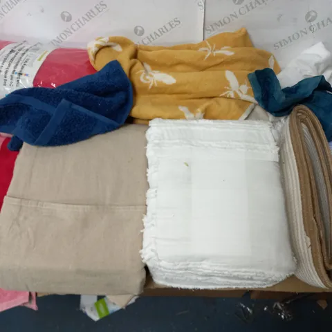 LARGE QUANTITY OF ASSORTED HOME FABRIC ITEMS TO INCLUDE BEDDING SETS, TOWELS AND BABY SLEEPING BAGS