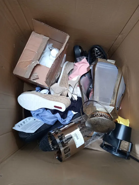 APPROXIMATELY 15 X ASSORTED HOUSEHOLD ITEMS. INCLUDES CLOTHING, HANDBAGS, SHOES ETC 