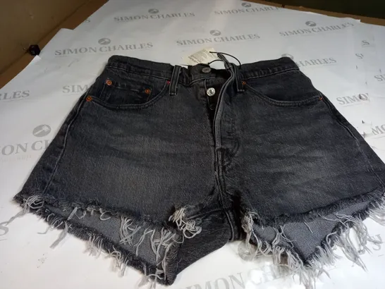 LEVI 501 JEAN SHORTS SIZE 24