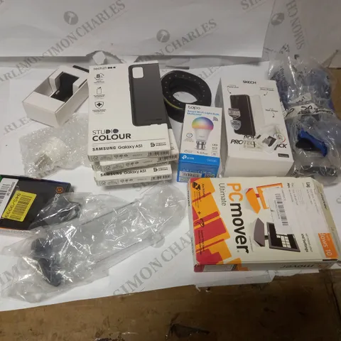 LOT OF APPROX 15 ASSORTED ITEMS TO INCLUDE PHONE CASES, LIGHTBULBS, PHONE CHARGER ETC