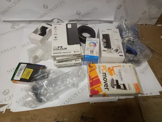 LOT OF APPROX 15 ASSORTED ITEMS TO INCLUDE PHONE CASES, LIGHTBULBS, PHONE CHARGER ETC