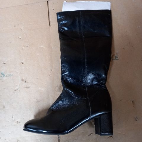 PAIR OF BOOTS (BLACK LEATHER), SIZE 8 UK