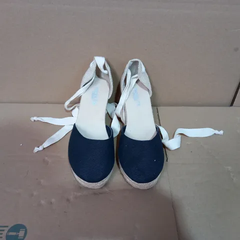 PAIR OF CREAM/NAVY BLUE LACED REDOUTE SHOES UK SIZE 5
