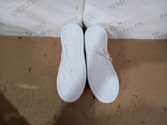 PAIR OF DESIGNER WHITE/SPARKLE DETAIL TRAINERS SIZE 4.5