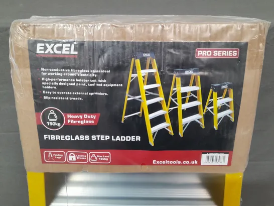 SEALED EXCEL PRO SERIES FIBERGLASS STEP LADDER