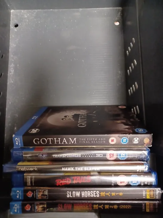 BOX OF APPROXIMATELY 10 ASSORTED DVD & BLU RAY FILMS/SERIES TO INCLUDE IRON MAN, THOR RAGNAROK, NARNIA COLLECTION ETC