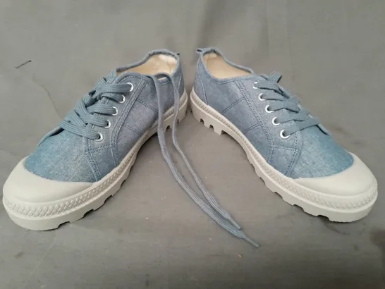 PAIR OF SEASALT CORNWALL SHOES IN BLUE UK SIZE 6