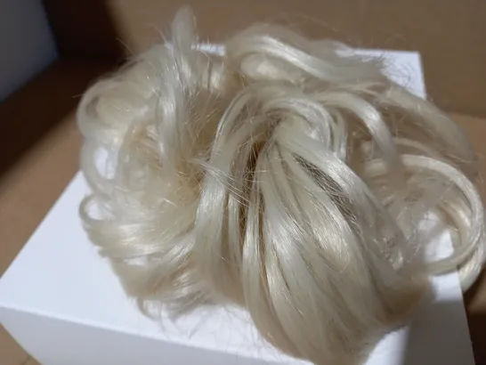 EASILOCKS ELASTICTED SCRUNCHIE ICE BLONDE